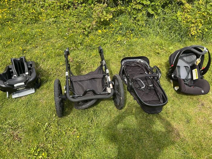 Babytrend car seat, jogger & pram travel system