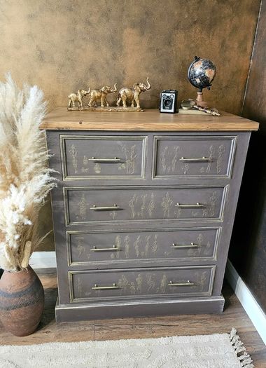 Chest of drawers