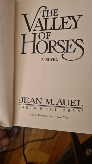The Valley Of The Horses. By Jean M. Auel. First Edition Hardback. Earth's Children.
