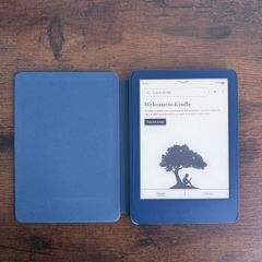 Kindle 11th gen paperwhite (no adds)+ cover