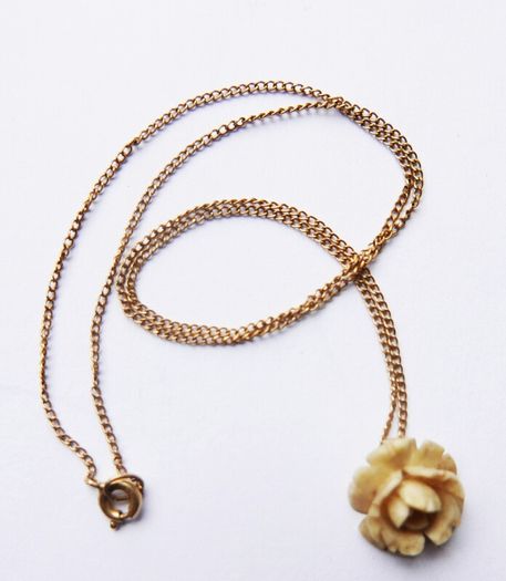Vintage Dainty Flower Pendant Necklace 1/20 12K Gold Plated . length 16"