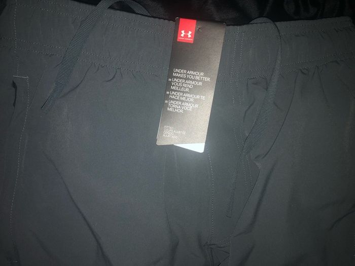 Under armour bottoms size Medium brand new
