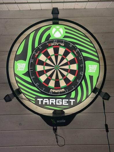Winmau Blade 6 Dartboard + Limited Xbox Target Surround