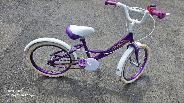 18inch Girls Bike   Purple and White  Like New