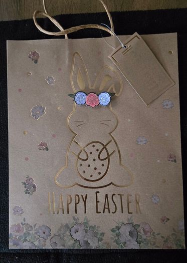 Easter bag and shredded paper