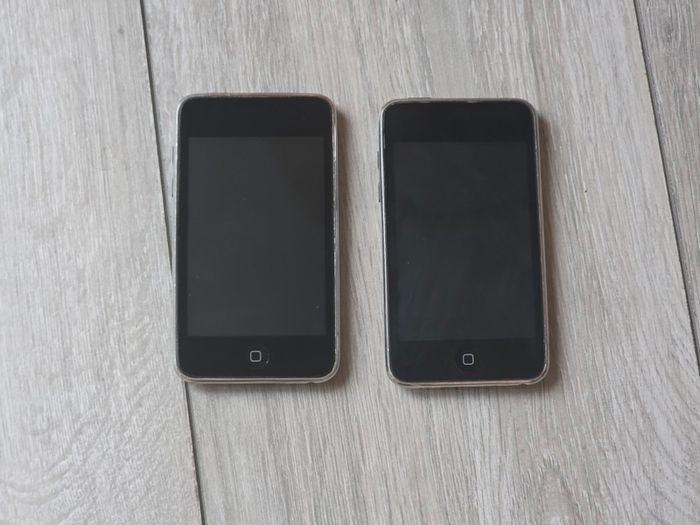 2 x iPod Touch 2nd Gen 8gb (Free Post)