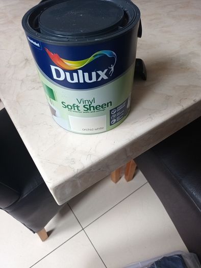 Dulux  Vinyl Soft Sheen  Orchard White 2.5 lit. B.N.W.T
