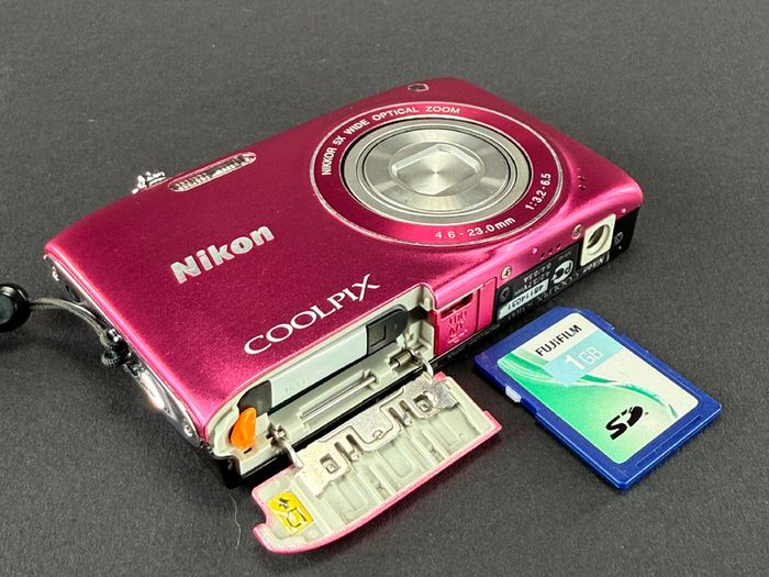 Nikon Coolpix S3100 digital camera pink