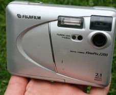 Fujifilm FinePix 2200 2.1 MP Compact Digital Camera Silver TESTED