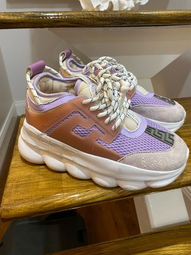 Woman's trainers size 4