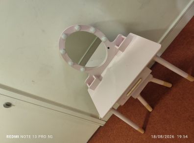 kids vanity table