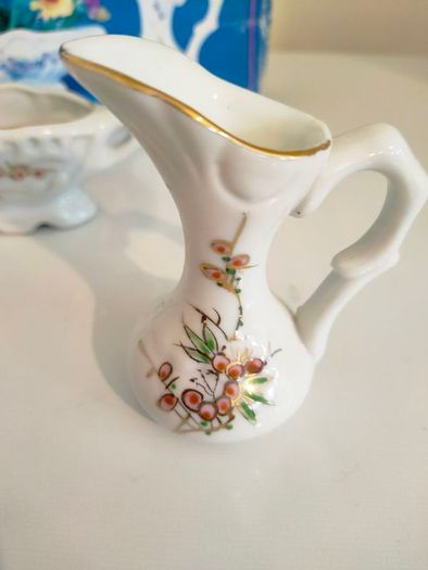 Vintage miniature vase set.