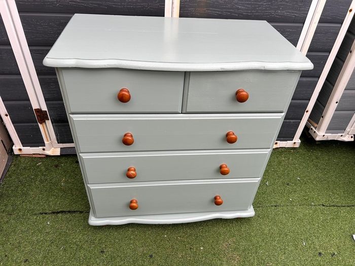 Chest of drawers