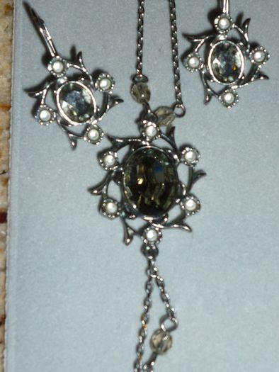 Necklace Pendant Earring Set.  Vintage chain & ear rings