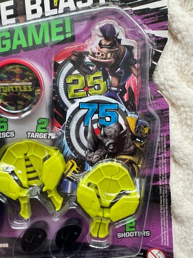 TMNT Battle Blaster Game Teenage Mutant Ninja Turtles DAMAGED BOX PLease look at the pictures