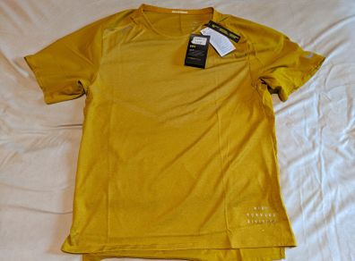 Brand new with tags Nike Dri-FIT Run Division