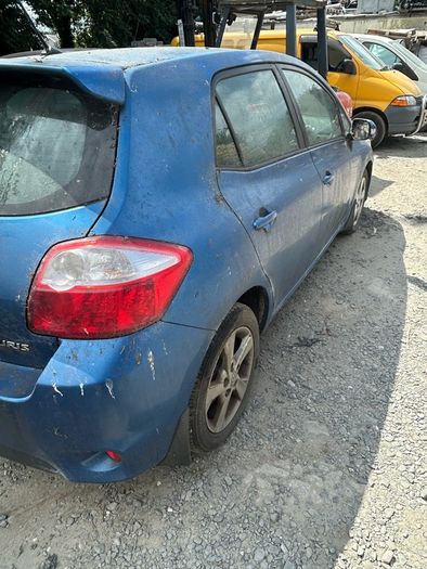 2010 Toyota auris for parts