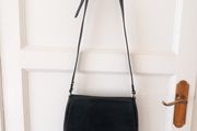 Texier Black Leather Vintage Cross Body Bag