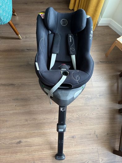 Cybex Serona G 360 car seat with built-in base