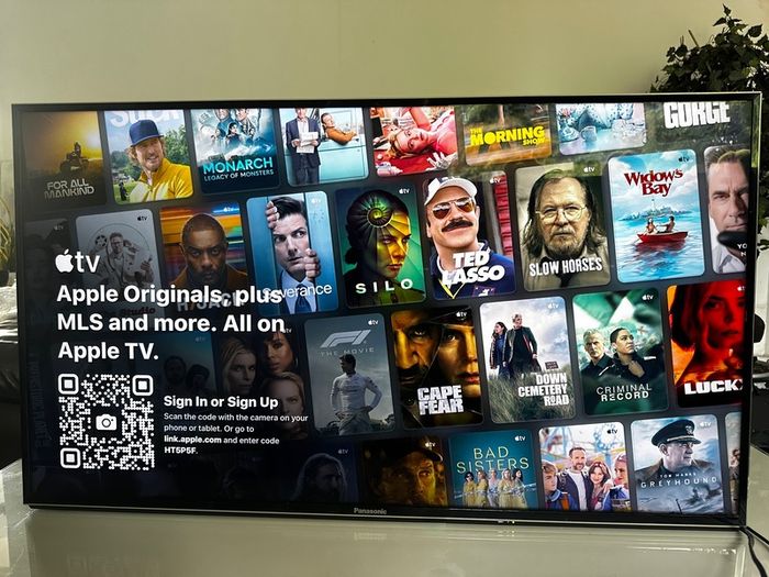 Panasonic 40" Ultra HDR 4K Smart TV