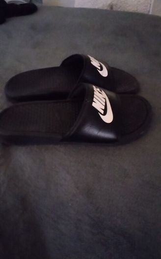 NIKE Slides/Colour: Black .. Size: 7 UK/41 EU