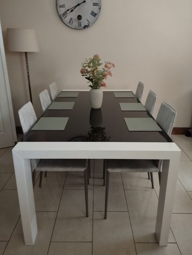 Calligaris dining table and 6 chairs