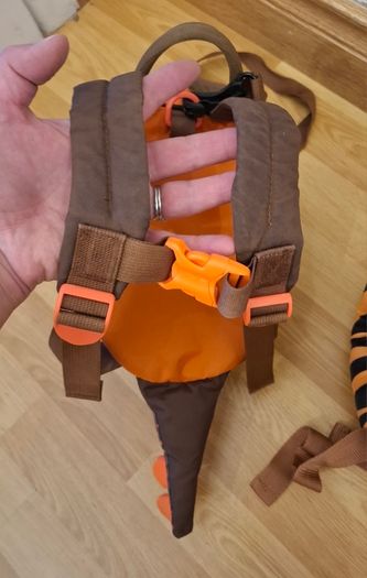 2 toddler backpacks with reins