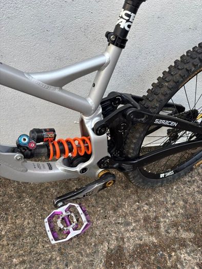 Saracen Myst Team DH Bike