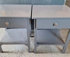 2 bedside lockers