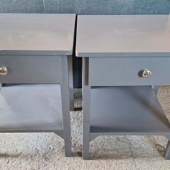 2 bedside lockers