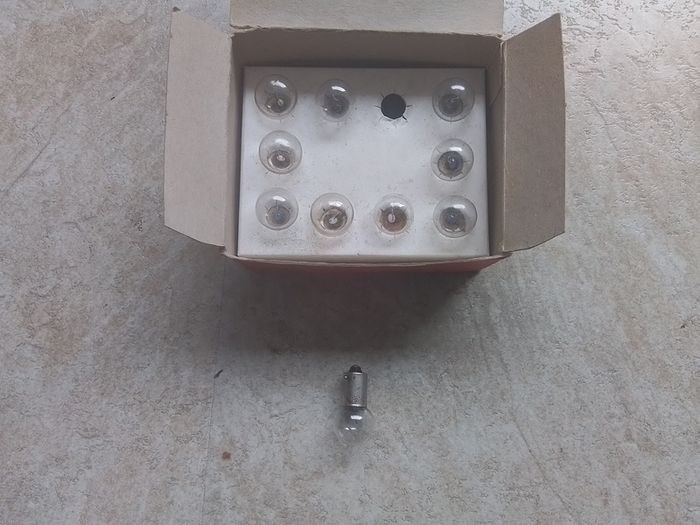 10.Motorcraft 12 Volt 5 Watt Bulbs.