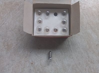 10.Motorcraft 12 Volt 5 Watt Bulbs.
