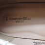 White comfort shoes    size 5   wide Image 3