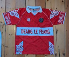 Dearg Le Fearg Connradh na nGaeilge Jersey
