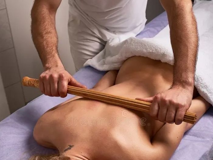 Male Mobile Massage therapist for female and male