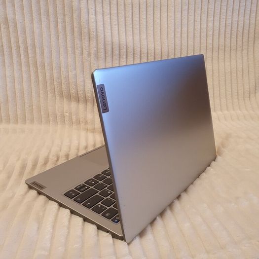 LENOVO Laptop windows 11 small and portable