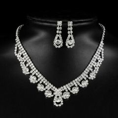 Stunning Jewellery Set: Necklace & Earrings