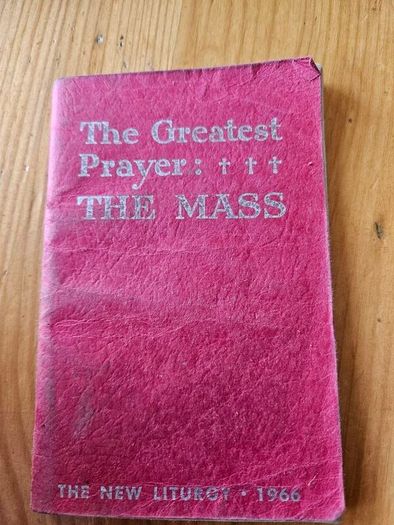 THE IDEAL MISSAL 1936 PLUS 4 BOOKLETS 1940-60s. Missal in poor condition BOOKLETS in good condition.  See photos for same.