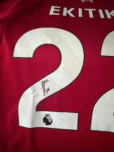 Hugo Ekitike signed Liverpool jersey