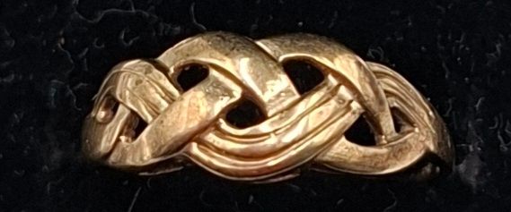 9 ct yellow gold ring