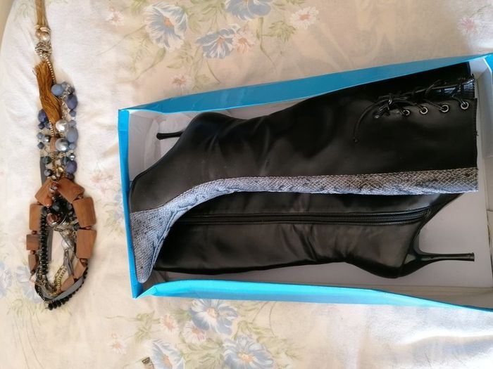 Women's Boot's NWT SIZE 7 Eur 40
