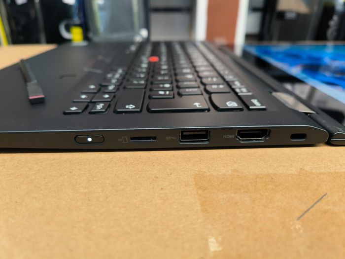 2in1 Lenovo ThinkPad X13 Yoga Gen1, Intel i5-10210U 8GB RAM 256GB SSD Windows 11 Pro 13" Convertible/ Touch Screen