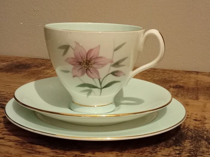 Beautiful Vintage Royal Albert "Elfin". 2 x Triplet, Milk Jug and Sugar Bowl.