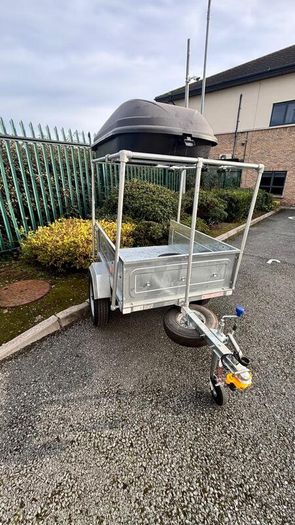 Erde - Galvanised trailer with roof box and frame - excellent condition