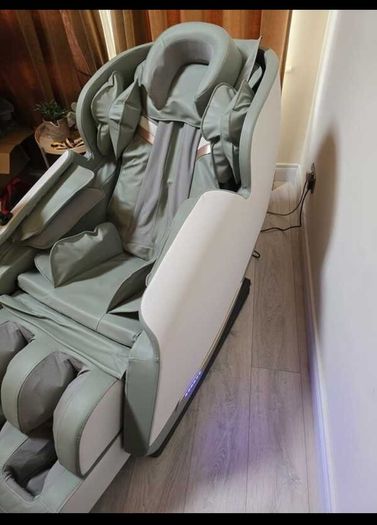 Full body massage chair