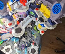 Bat cave base and figures