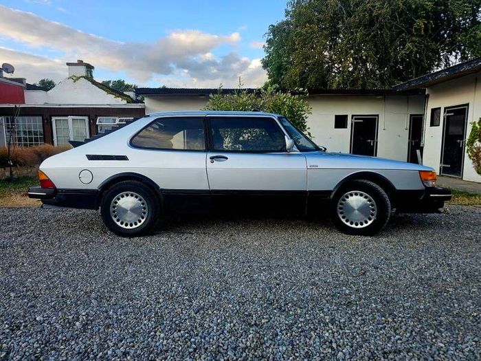1986 Saab 900i 8v Flat-Nose (Unique Diplomatic Restoration)