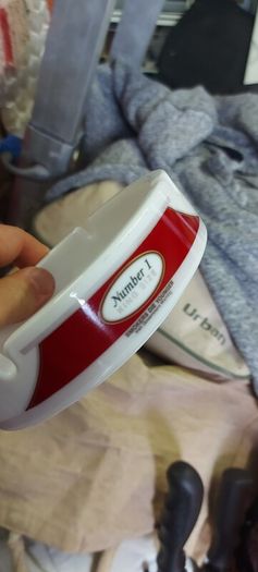 Carrolls no1 ashtray,nice condition,,price includes post to anywhere in ireland,collectors item ,with smoking ban..sold as seen.