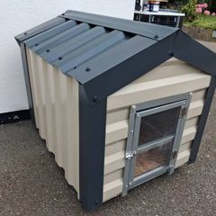 steel  insulated  kennel