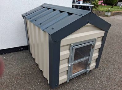 steel  insulated  kennel